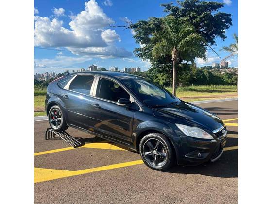 FORD FOCUS 2.0 GLX 16V FLEX 4P MANUAL FORD FOCUS 2.0 GLX 16V FLEX 4P MANUAL